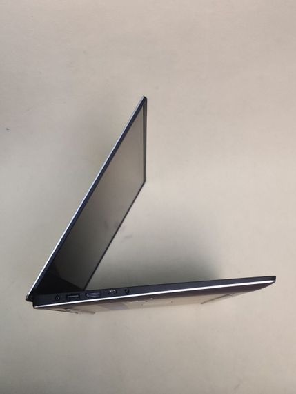 Мобильная рабочая станция Dell Precision 5530 / 15.6" (1920x1080) IPS / Intel Core i7-8750H (6 (12) ядер по 2.2 - 4.1 GHz) / 16 GB DDR4 / 256 GB SSD / nVidia Quadro P1000, 4 GB GDDR5, 128-bit / WebCam б/у | Зображення 2