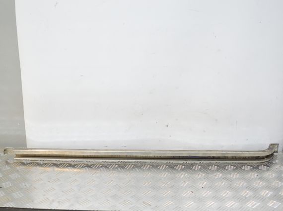 Направляюча зсувних дверей Volkswagen T4 1991-2003 Направляюча роликів бічних дверей Фольксваген 7D1843872A