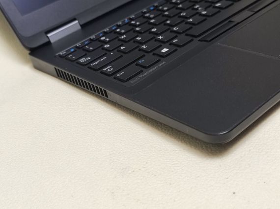 Мобильная рабочая станция Dell Precision 3510 / 15.6" (1366x768) TN / Intel Core i5-6300HQ (4 ядра по 2.3 - 3.2 GHz) / 8 GB DDR4 / 256 GB SSD / AMD FirePro W5130M, 2 GB GDDR5, 128-bit / WebCam б/у | Зображення 2
