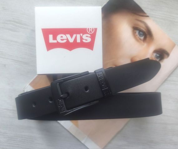 Стильний чоловічий шкіряний ремінь Levis з пряжкою black