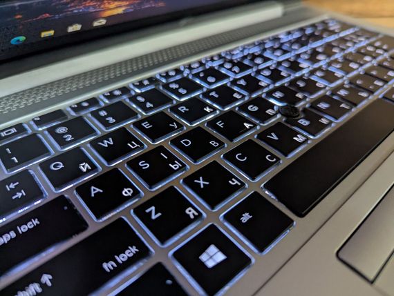 Ультрабук Б-класс HP EliteBook 830 G5 / 13.3" (1920x1080) IPS Touch / Intel Core i7-8650U (4 (8) ядра по 1.9 - 4.2 GHz) / 16 GB DDR4 / 512 GB SSD / Intel UHD Graphics 620 / Fingerprint / WebCam / Windows 10 б/у | Зображення 6