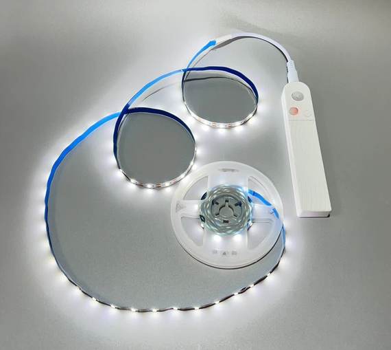 Светодиодная лента LED 5 вольт 3 метра на батарейках с датчиком движения, SMD 2835 нейтральный свет | Зображення 1