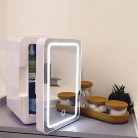 Міні холодильник для косметики 4л від прикурювача та розетки Білий