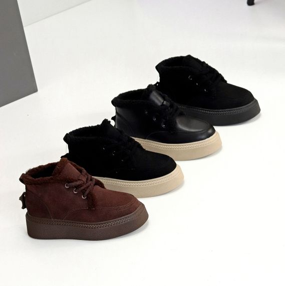 Стильные зимние черные замшевые ботинки на утолщенной бежевой подошве | Зображення 9