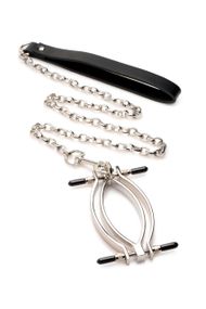 Затискач для статевих губ Master Series: Pussy Tugger Adjustable Vagina Clamp with Chain sexstyle