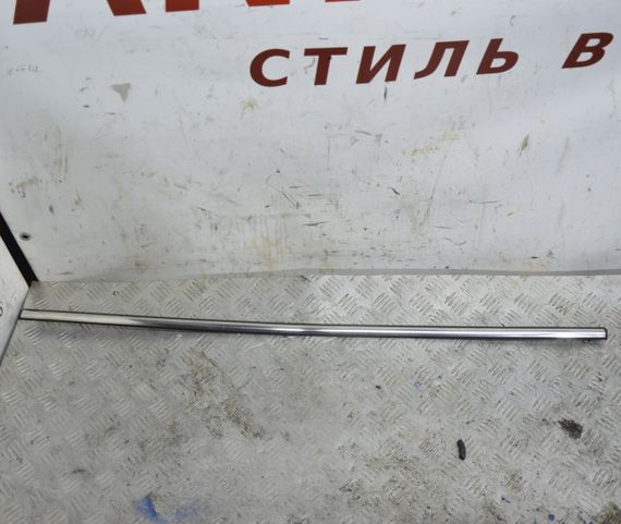 Ущільнювач скла задніх лівих дверей зовнішній Opel Zafira B 2005-2011 Опель Зафіра Б 013132103 498166255