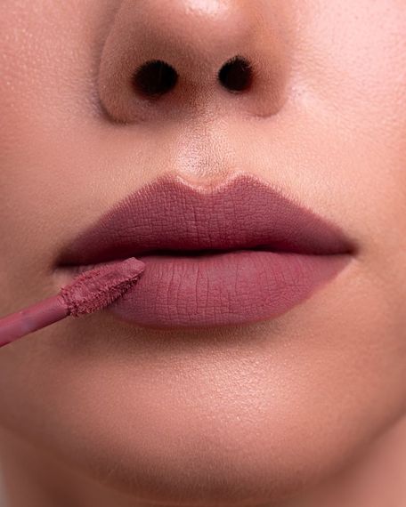 Бархатная матовая помада ZOLA Velour Lip Souffle - 05 Cozy Pink (4.2 мл) | Зображення 4