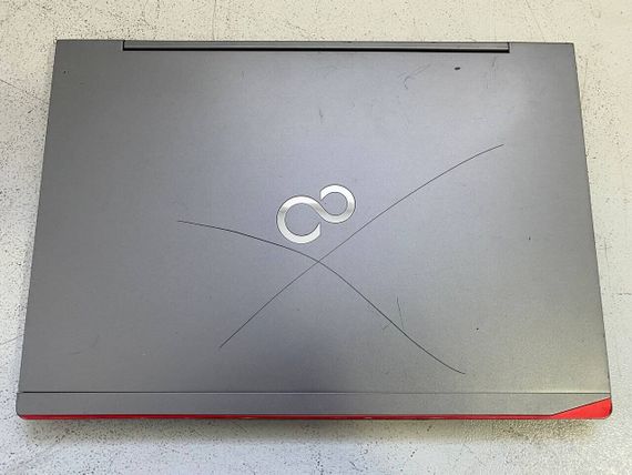 Ноутбук Б-класс Fujitsu LifeBook U745 / 14" (1920x1080) IPS / Intel Core i5-5300U (2 (4) ядра по 2.3 - 2.9 GHz) / 8 GB DDR3 / 128 GB SSD / Intel HD Graphics 520 / WebCam б/у | Зображення 2