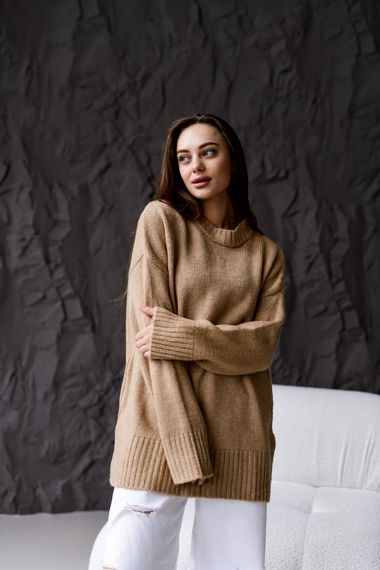 Светр жіночий