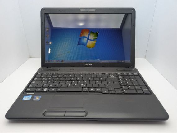 Ноутбук Б-класс Toshiba Satellite C660 / 15.6" (1366x768) TN / Intel Core i5-2430M (2 (4) ядра по 2.4 - 3.0 GHz) / 6 GB DDR3 / 500 GB HDD / nVidia GeForce GT 520M, 1 GB GDDR3, 64-bit / WebCam / DVD-ROM б/у | Зображення 1
