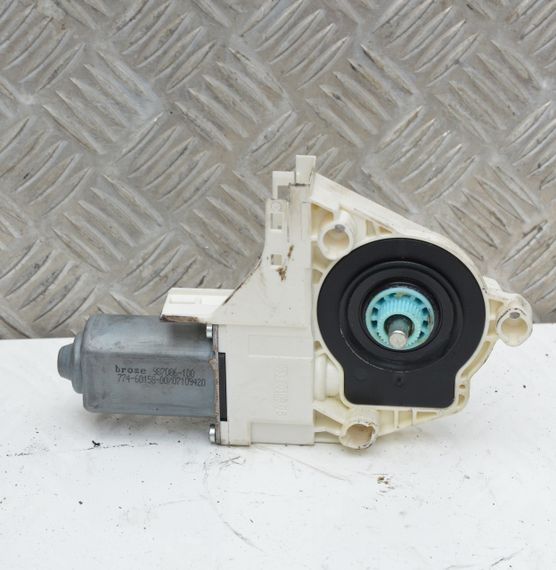 Моторчик склопідйомника передній лівий Seat Ibiza III 2002-2008 Мотор склопідйомника Сеат 6L2959802 | Зображення 1