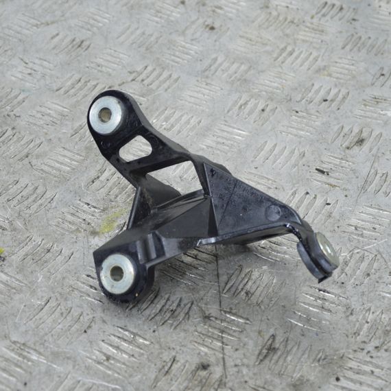 Кронштейн кріплення троса КПП Volkswagen Golf 2003-2010 Кронштейн троса коробки передач Фольксваген 1K0711789H