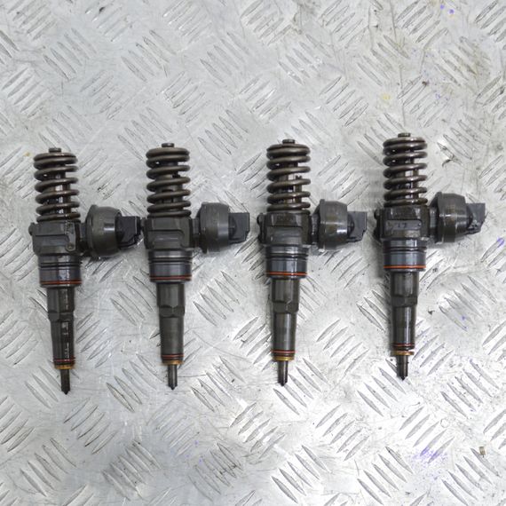 Насос форсунка 1.9 TDI VW Volkswagen Passat Golf Polo Bora Фольксваген Пассат Гольф 038130073AR 0414720214