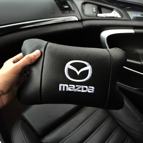 Набор кожаных подушек Mazda с вышивкой логотипа + подарок – кожаный брелок | Зображення 1