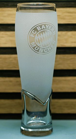 Пивной бокал крафтовый 440 мл ФК Bayern München Бавария с гравировкой подарок для фаната футбольная кружка мат | Зображення 1