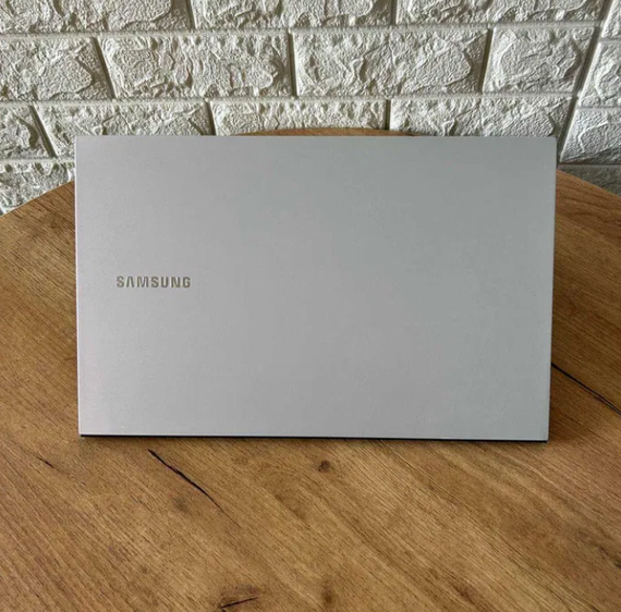 Ноутбук Samsung NP950XCJ-K02US White 15,6" FHD OLED i7 10510U 16Gb SSD 256Gb Б/В | Зображення 5