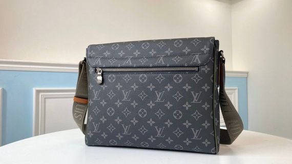 Сумка-мессенджер Louis Vuitton District MM Articles De Voyage Monogram Eclipse | Зображення 2