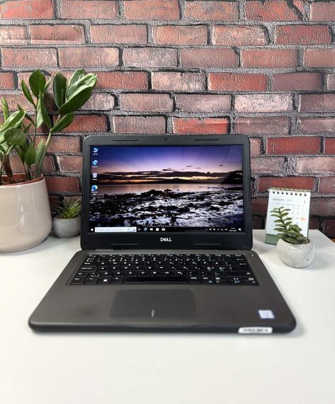 Ноутбук Dell Latitude 3310 / 13.3" (1920x1080) IPS Touch / Intel Core i3-8145U (2 (4) ядра по 2.1 - 3.9 GHz) / 8 GB DDR4 / 128 GB SSD / Intel UHD Graphics / WebCam б/у | Зображення 1