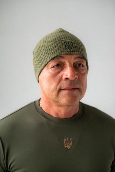 Патріотична шапка з вишитим тризубом/гербом (олива)