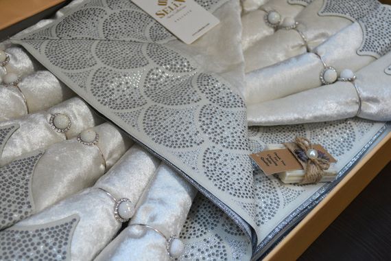 Велюрова скатертина з ранером Selin Derya Set 160×350+12 серветок Кремовий | Зображення 3