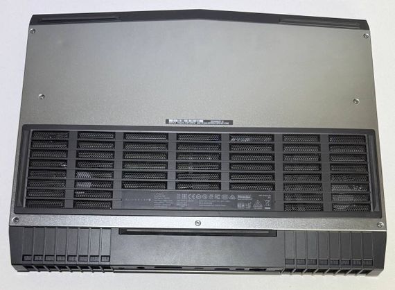 Игровой ноутбук Dell Alienware 15 R4 / 15.6" (1920x1080) IPS / Intel Core i7-8750H (6 (12) ядра по 2.2 - 4.1 GHz) / 16 GB DDR4 / 256 GB SSD + 500 GB HDD / nVidia GeForce GTX 1060, 6 GB GDDR5, 192-bit / WebCam б/у | Зображення 4