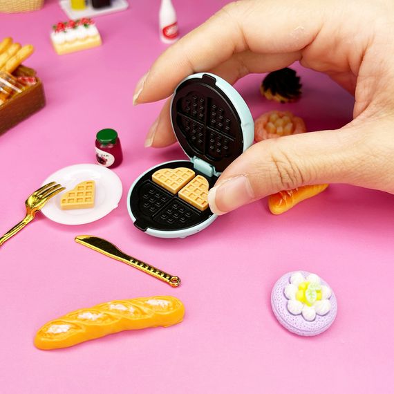 Игровой набор с сюрпризом Пикник Mini World 2305003 со стикерами | Зображення 3