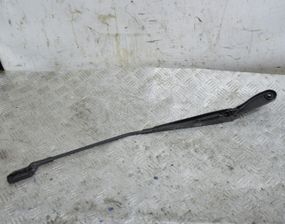 Поводок двірників перед правий Volvo v50 2004-2012 Тримач склоочисника правий Вольво В 50 30699997