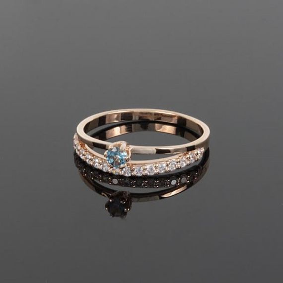 Кольцо из красного золота с топазом и фианитами 20