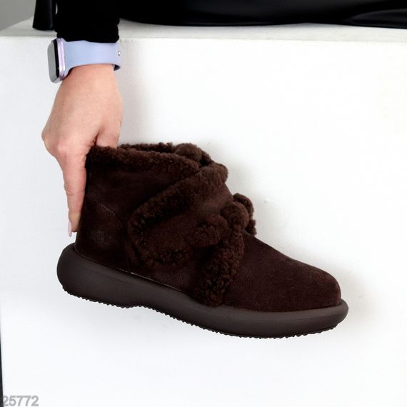 Удобные теплые замшевые зимние шоколадные ботинки на липучке | Зображення 1