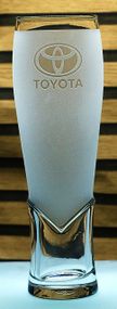 Пивной крафтовый бокал 440 мл с гравировкой Toyota подарок для автолюбителя кружка для пива с логотипом авто
