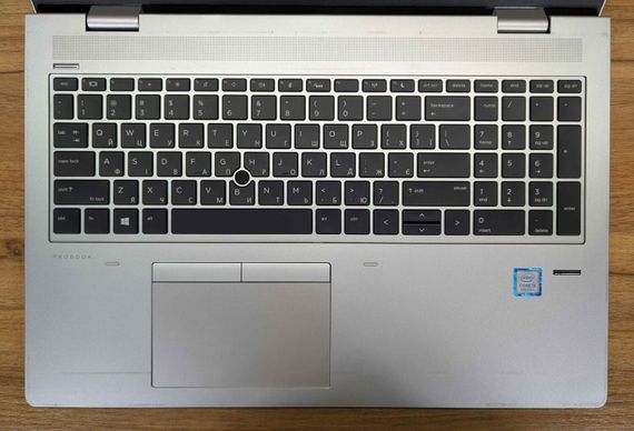Ноутбук HP ProBook 650 G4 / 15.6" (1920x1080) IPS / Intel Core i5-8250U (4 (8) ядра по 1.6 - 3.4 GHz) / 8 GB DDR4 / 256 GB SSD / Intel UHD Graphics 620 / WebCam / Fingerprint / Windows 10 б/у + Подарок Беспроводная мышь / USB | Зображення 2