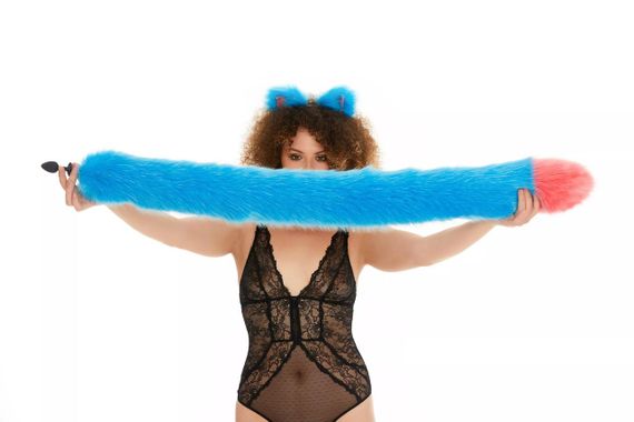 Анальний хутряний хвіст без пробки, Яскраво-блакитний з яскраво-рожевим кінчиком, OKOVA 100 см. sexstyle | Зображення 3