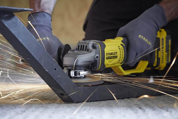 Шлифмашина угловая - болгарка аккумуляторная STANLEY FATMAX SFMCG400M2K | Зображення 4