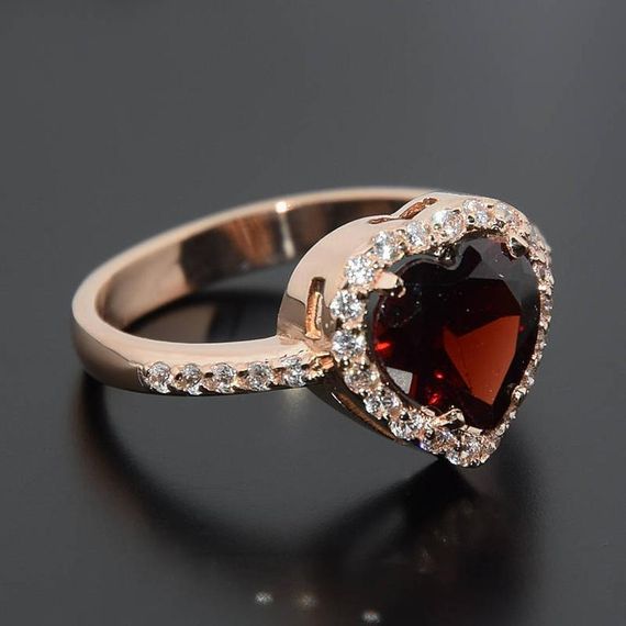 Кольцо из красного золота с гранатом в форме сердца и фианаитами 19 | Зображення 1
