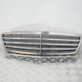 Решітка радіатора Mercedes W203 2000-2007 Решітка переднього бампера Мерседес в203