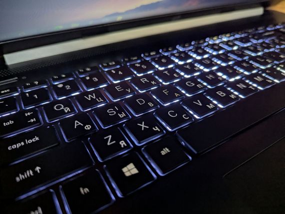 Ноутбук HP 15-da1005dx / 15.6" (1366x768) TN / Intel Core i7-8565U (4 (8) ядра по 1.8 - 4.6 GHz) / 8 GB DDR4 / 256 GB SSD / Intel UHD Graphics / WebCam / Windows 10 б/у + Подарок Беспроводная мышь / USB | Зображення 5