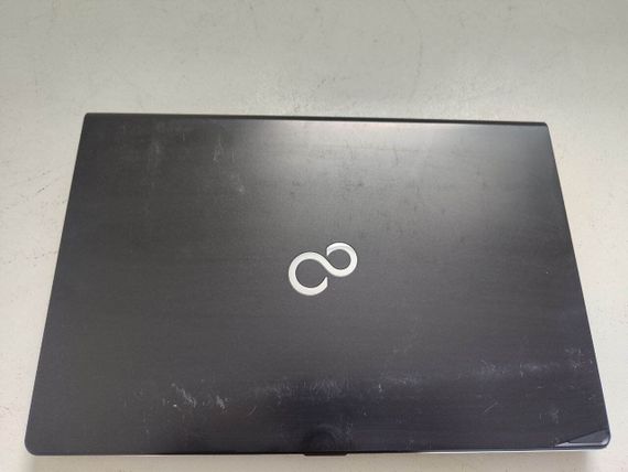 Ультрабук Fujitsu LifeBook S935 / 13.3" (1920x1080) IPS / Intel Core i7-5600U (2 (4) ядра 2.6 - 3.2 GHz) / 8 GB DDR3 / 128 GB SSD / Intel HD Graphics 5500 / WebCam / VGA / АКБ не тримає заряд б/в | Зображення 5