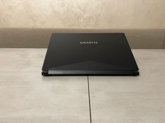 Игровой ноутбук Gigabyte Aero 15XV8 / 15.6" (3840x2160) IPS / Intel Core i7-8750H (6 (12) ядер по 2.2 - 4.1 GHz) / 16 GB DDR4 / 512 GB SSD M.2 / nVidia GeForce GTX 1070, 8 GB GDDR5, 256-bit / WebCam б/у | Зображення 5