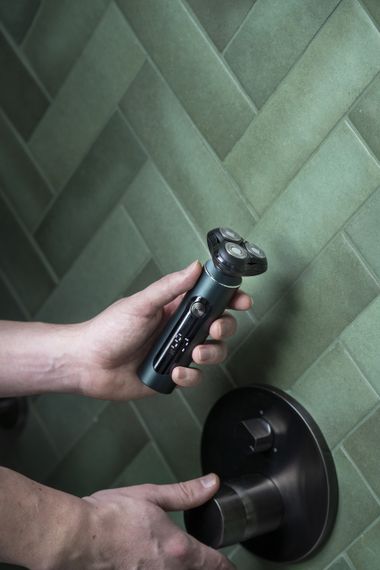 Електробритва Adler AD 2940 роторна акумуляторна 3 в 1 з насадками і тримером USB | Зображення 4