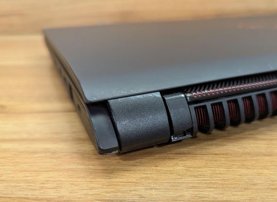Игровой ноутбук Б-класс Dell Inspirion 15-5577 / 15.6" (1920x1080) IPS / Core i5-7300HQ (4 ядра по 2.5 - 3.5 GHz) / 16 GB DDR4 / 256 GB SSD + 1000 GB HDD / GeForce GTX 1050, 4 GB GDDR5, 128-bit / WebCam / Windows 10 б/у + Подарок Беспроводная мышь / USB | Зображення 2