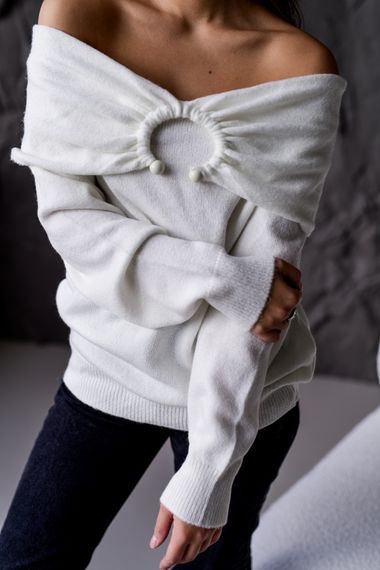 Светр жіночий