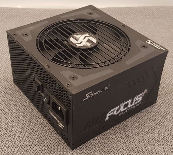 Блок питания Seasonic Focus Plus Platinum 650W (SSR-650PX) / 650W / 24+4(4)+4(8) pin б/у | Зображення 2
