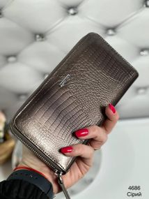 Гаманець жіночий великий натуральна шкіра лак із ручкою Сірий