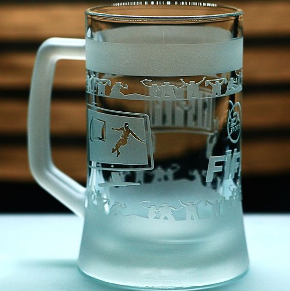 Геймерский пивной бокал 670 мл с гравировкой игры FIFA ФИФА оригинальный подарок фанату футбола | Зображення 2