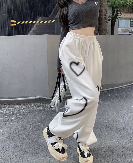 Женские теплые спортивные штаны объемные в стиле оверсайз RO107 цвет белый, размер универсальный 42/46 | Зображення 1