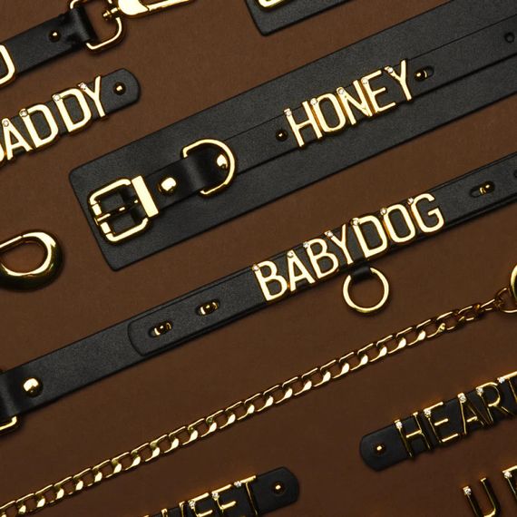 Чокер з написом MOMMY від UPKO з італійської шкіри, чорний з золотою фурнітурою Sex Aura | Зображення 5