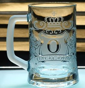 Именной пивной бокал 670 мл Александр с гравировкой Кружка с гербом короной львами Персонализированный подарок