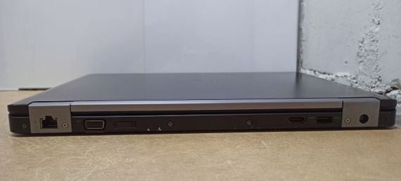 Ноутбук Б-класс Dell Latitude E5470 / 14" (1920x1080) TN / Intel Core i5-6440HQ (4 ядра по 2.6 - 3.5 GHz) / 8 GB DDR4 / 256 GB SSD / Intel HD Graphics 530 / WebCam б/у | Зображення 3