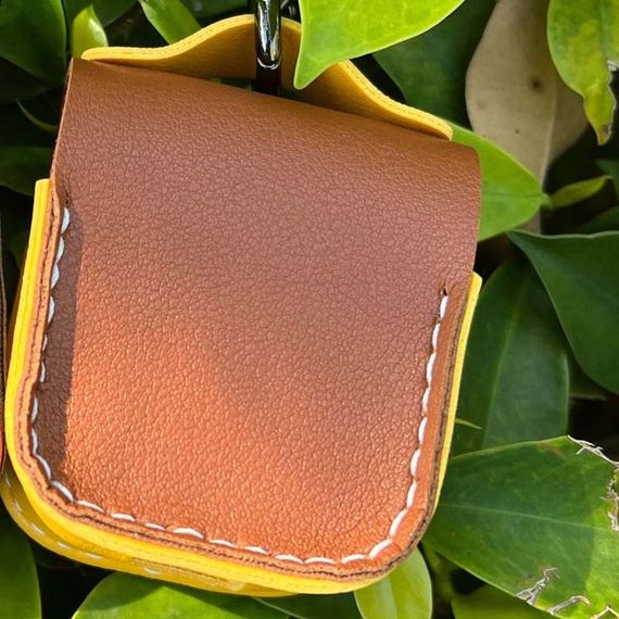 Кожаный футляр Briefcase для наушников AirPods 1/2 Brown / Yellow | Зображення 3