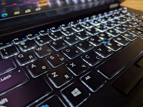 Ультрабук Dell Latitude E7470 / 14" (1920x1080) IPS / Intel Core i5-6300U (2 (4) ядра по 2.4 - 3.0 GHz) / 8 GB DDR4 / 256 GB SSD / Intel HD Graphics 520 / WebCam / HDMI / Windows 10 б/в + Подарунок Флеш-накопичувач USB 32 ГБ | Зображення 5